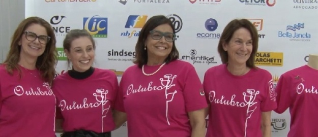 Aluna de Moda cria estampa da camiseta do Outubro Rosa 