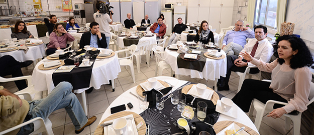 Em encontro com jornalistas, reitor apresenta novo curso de Jornalismo da FURB
