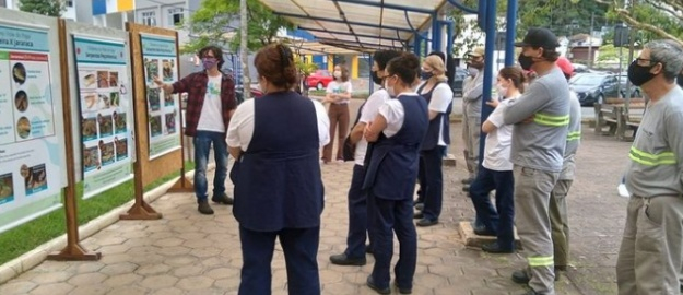 PET Biologia capacita servidores sobre serpentes 