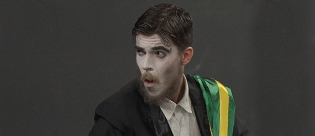 Grupo Teatral Phoenix apresenta crítica social em ensaio aberto