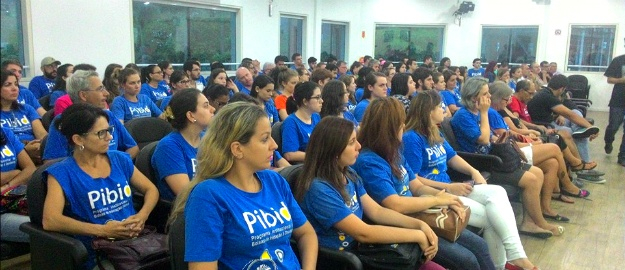 Vereadores enviam ao Senado e MEC moção em defesa do PIBID