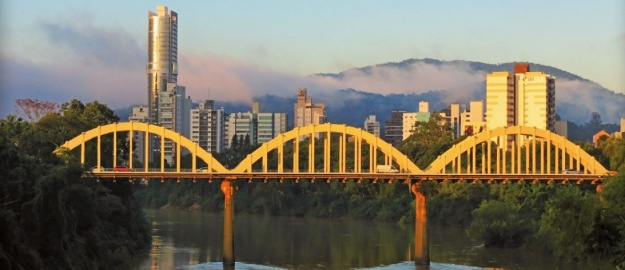 Ponte de Blumenau ilustra calendário internacional matemático