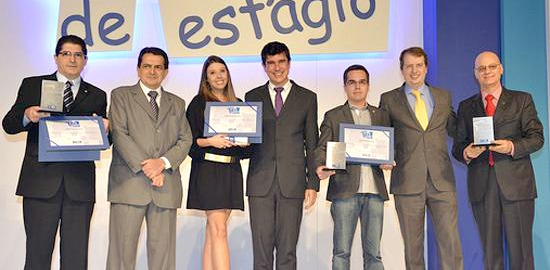Aluna da Engenharia de Produção recebe prêmio de melhor estágio do país
