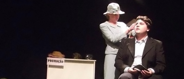 FURB oferta oficina gratuita de teatro para jovens de 14 a 17 anos