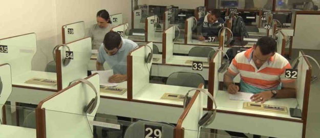 Estrangeiros fazem prova de proficiência em português na FURB