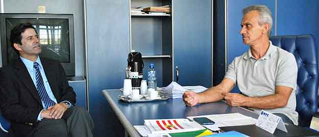 Reitor visita a presidência da Câmara Municipal