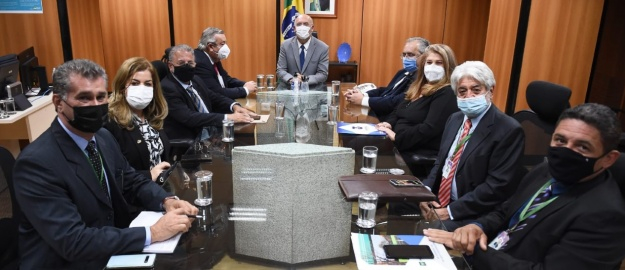 Ministro recebe comitiva de IES públicas municipais 