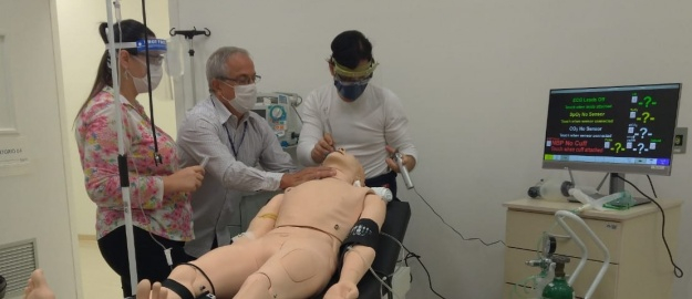 FURB treina pessoal da saúde com robótica