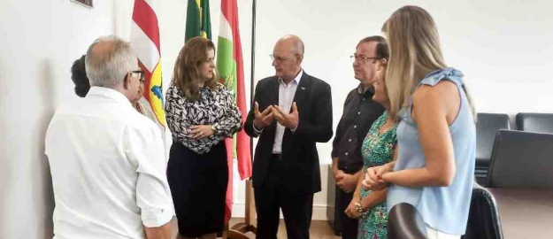 Secretário Estadual de Educação visita FURB