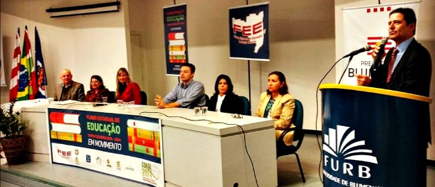 FURB sedia Seminário do Plano Estadual de Educação