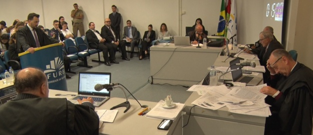 Sessão do TJSC realizada no curso de Direito da FURB 
