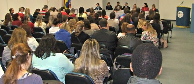 Reitor elogia a cooperação de pesquisadores em Educação