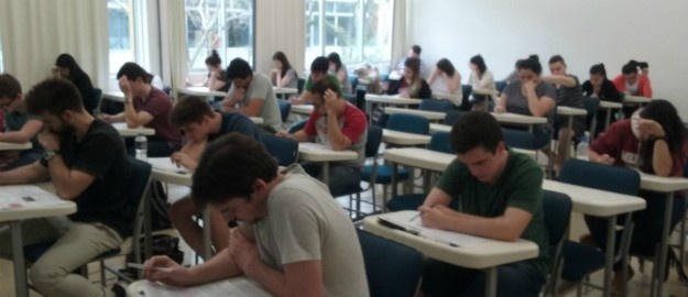 Estudantes de Medicina realizam Teste do Progresso