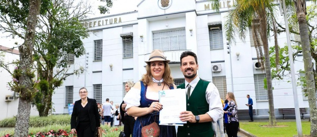 Instituto viabiliza selo FURB para livro sobre Timbó