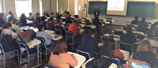 Extensionistas da FURB recebem treinamento de mídia