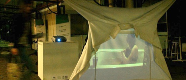 Vídeo-instalação em frente à Biblioteca apresenta a experiência do parto natural