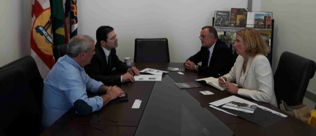 Reitor da cidade de HOF, na Alemanha, visita a FURB