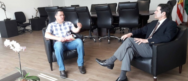 Reitor recebe visita do deputado estadual eleito Ivan Naatz
