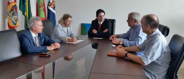 Embaixadora da Áustria conhece estrutura da FURB