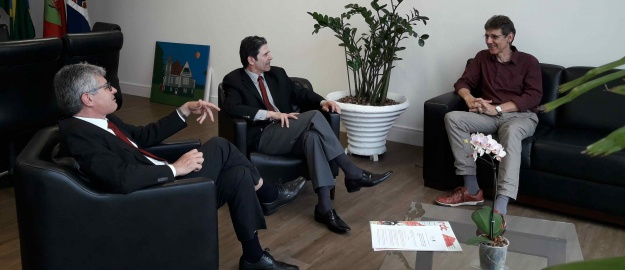 Presidente da Fapesc visita reitoria da FURB