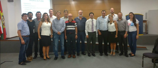 Reitor eleito da UFSC visita FURB e alinha parcerias