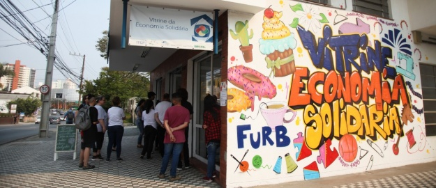 Empreendimentos de economia solidária de SC reunidos na FURB