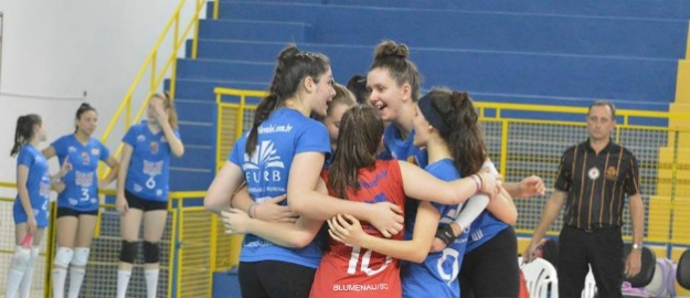 Bluvolei fica entre as melhores equipes do estado na OLESC