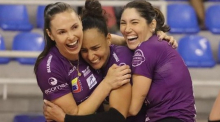 Bluvôlei vence em casa