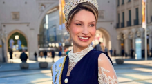Estudante de Moda da FURB cria vestidos para a realeza da Oktoberfest 2025
